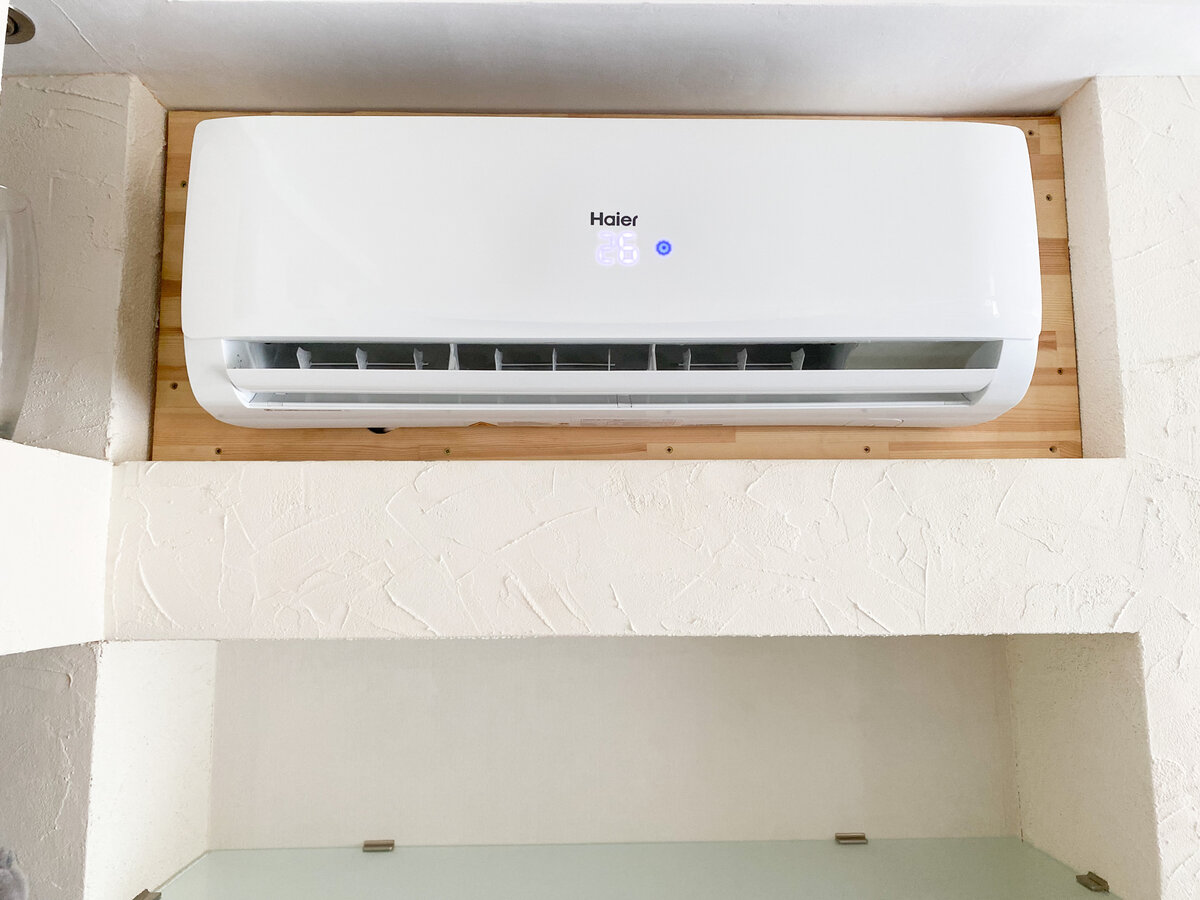 А вот кондиционер, который нам таки установили пару дней назад. Поэтому и родилась тема для статьи