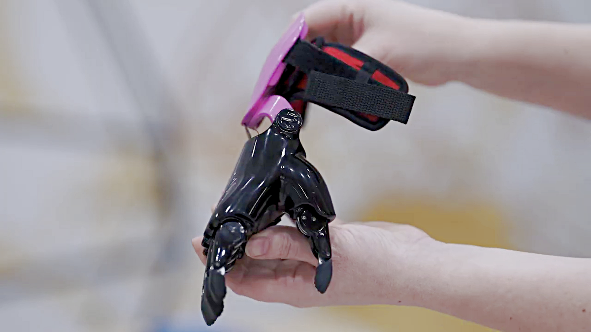 Компания Моторика не только разрабатывает инновационные протезы рук, но и помогает получить их со 100% компенсацией стоимости 