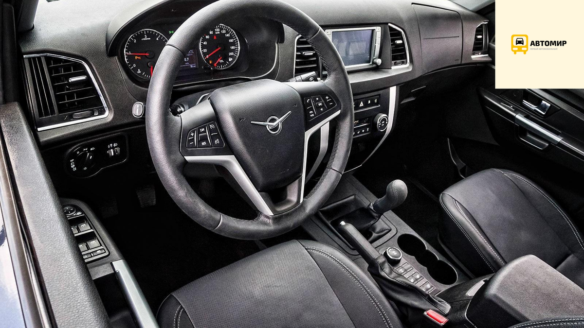 Простой, но достаточно стильный салон