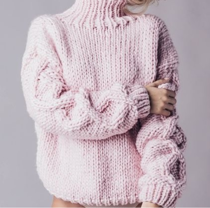 27 обворожительных примеров с чем носить объемный свитер