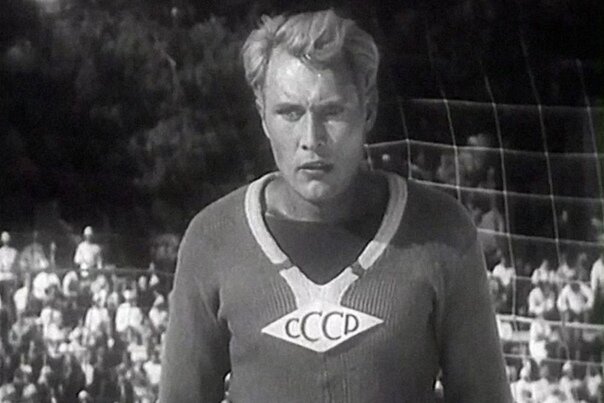 Кадр из фильма «Вратарь» (1936)