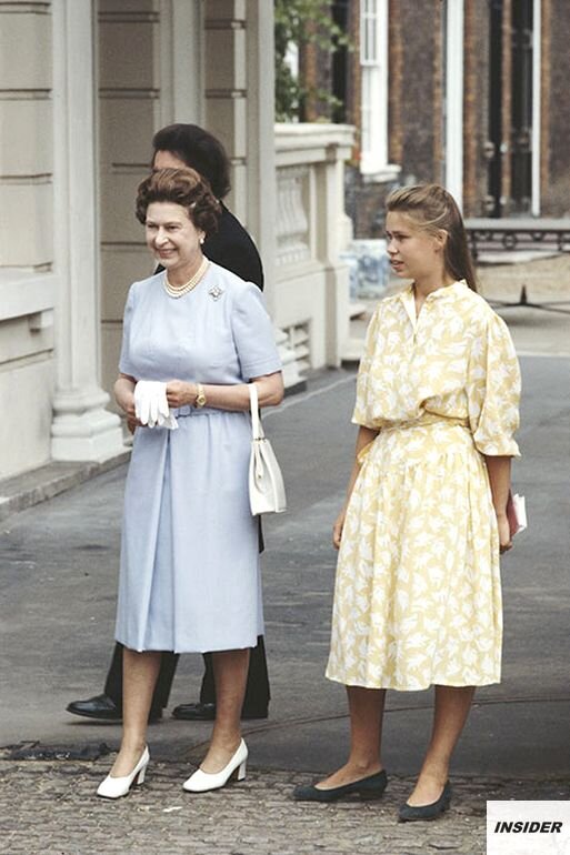 Источник: Hello Magazine. Королева и ее племянница Сара