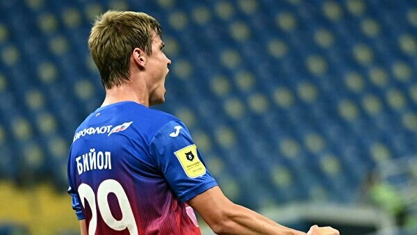    Игрок ЦСКА Яка Бийол радуется забитому мячу в матче 4-го тура чемпионата России по футболу среди клубов Премьер-лиги между ФК "Ростов" (Ростов-на-Дону) и ПФК ЦСКА (Москва).© РИА Новости / Сергей Пивоваров