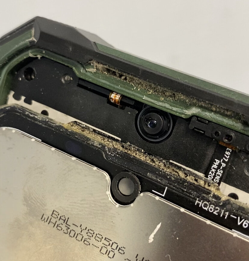 Вот так выглядят забитые  сетки динамика