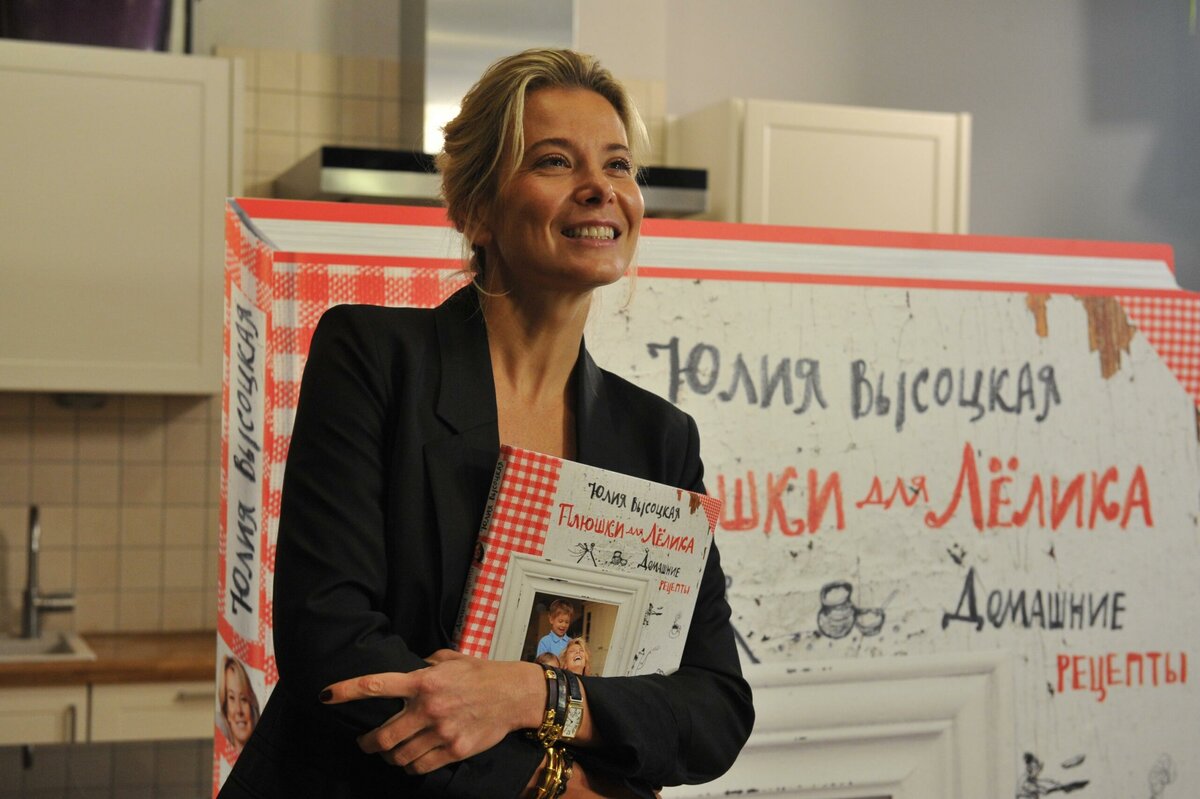    December 10, 2012. - Russia, Moscow. - Actress, TV host Yulia Vysotskaya presents her new cookbook 'Buns for Lelik. Home Recipes'. In picture: actress, TV host Yulia Vysotskaya.