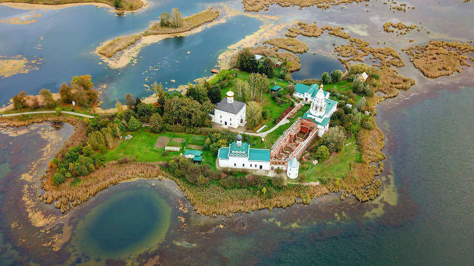 Фото: Евгений Анатольевич Шелковников / wikipedia.org📷Вид Троицкого Островоезерского мужского монастыря, основанного в 1662 году