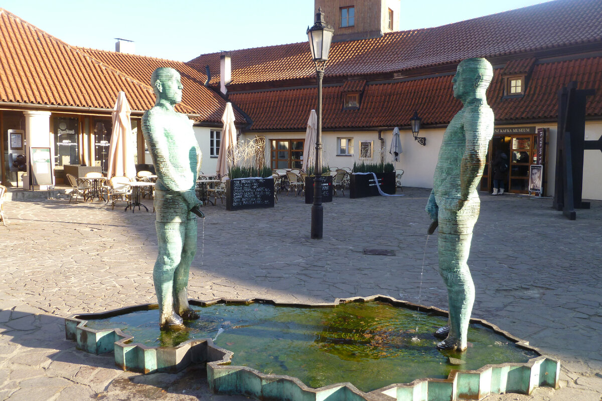 Фото автора. Автор скульптуры Давид Черный