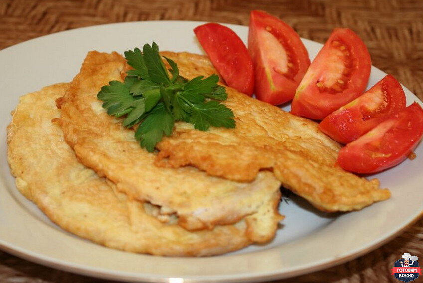 Куриные отбивные в сырном кляре. Куриная отбивная в кляре. Отбивная куриная "Лакомка". Куриное филе в кляре.