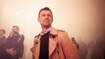 Очередной тур российской Премьер-лиги подарил нового чемпиона. Им досрочно, за три тура до конца стал питерский «Зенит». Несмотря на ничью в матче с «Ахматом», соперники не смогли воспользоваться шансом приблизиться к команде Сергея Семака и подарили ей чемпионство. Таким образом, «Зенит» в пятый раз в истории чемпионата России и первый раз с 2015 года получит золотые медали. 
