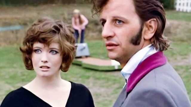 В этой роли Ринго вдруг становится похожим на свои черно-белые фотографии ливерпульской поры: