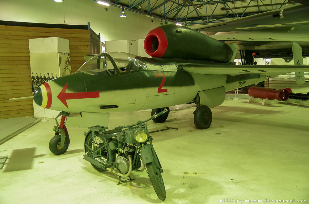 1. Немецкий реактивный истребитель Heinkel He 162, так и не ставший проблемой для союзников