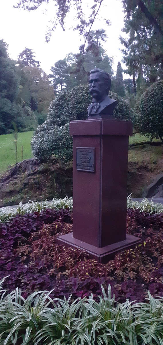 Памятник Худекову Сергею Николаевичу  