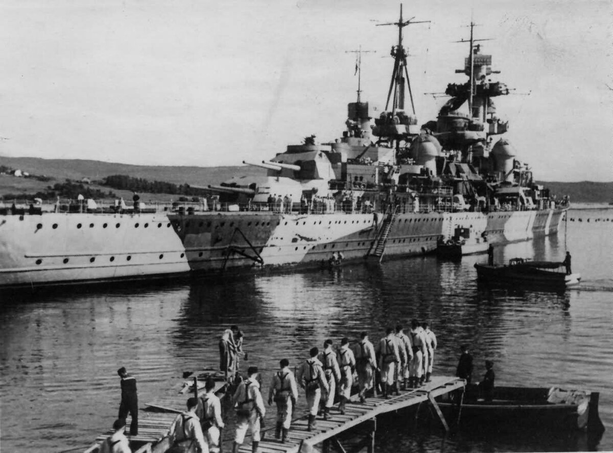 http://waralbum.ru/wp-content/uploads/2014/01/Admiral_Hipper_cruiser_in_Norway_1942.jpg
