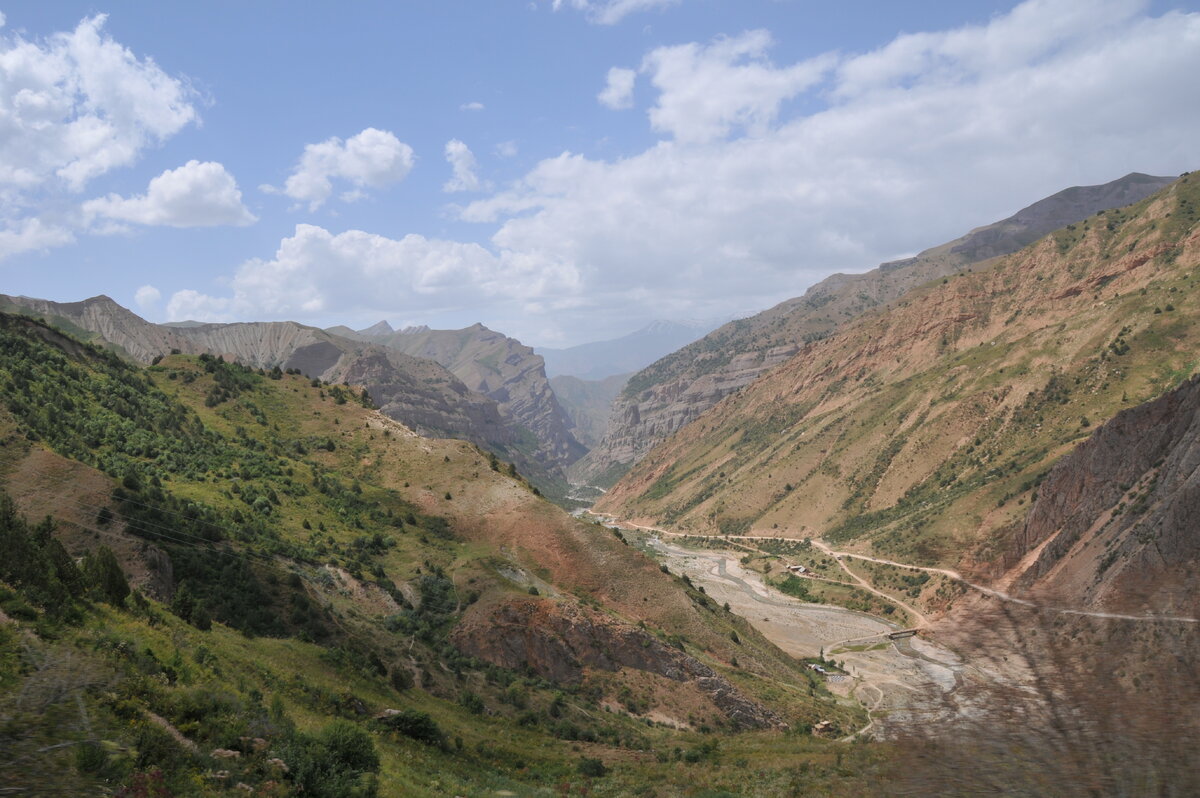 Guillaume Route de la Soie 2009-08-05 13h33 Entre Dushanbe et Khorog /www.flickr.com/photos/45527117@N00/9882238713/in/photostream/