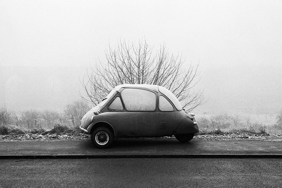 Картинка для привлечения внимания - фотография Martin Parr, которая призвана продемонстрировать некоторую безысходность, случающуюся в жизни систем, которые строились для почти бесконечного движения десятилетиями