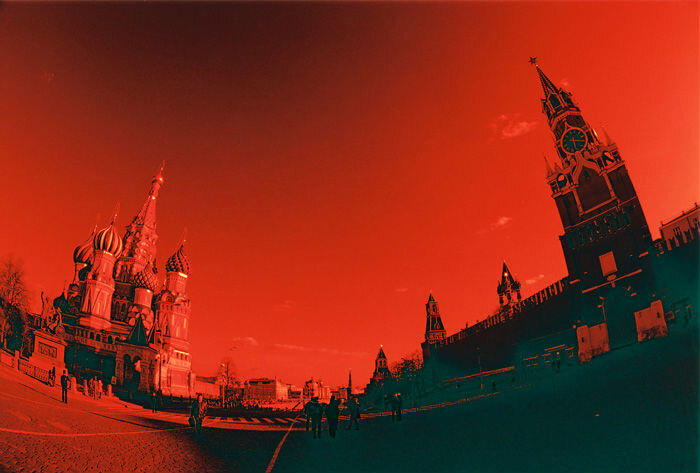 Красная площадь через красный фильтр. Фото с сайта: club.foto.ru