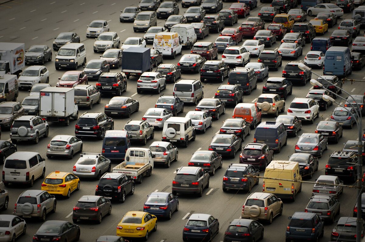 Каждый день миллионы автомобилей стоят в пробках...