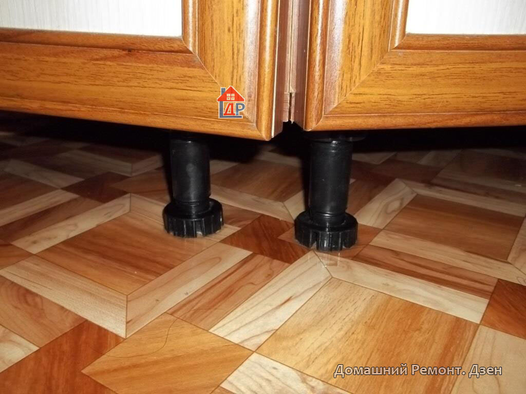 Мебель в кухне на ножках. Партнерский материал