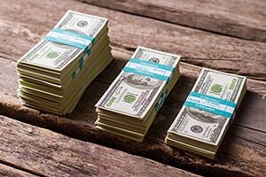 Однако на $200 все же много не купишь, поэтому старайтесь ежемесячно пополнять депозит и докупать акции разных компаний, наращивая свой портфель не только количественно, но и качественно. Это будет лучше и продуктивнее чем постоянно ждать лучших условий, ведь время и опыт имеют большое значение.