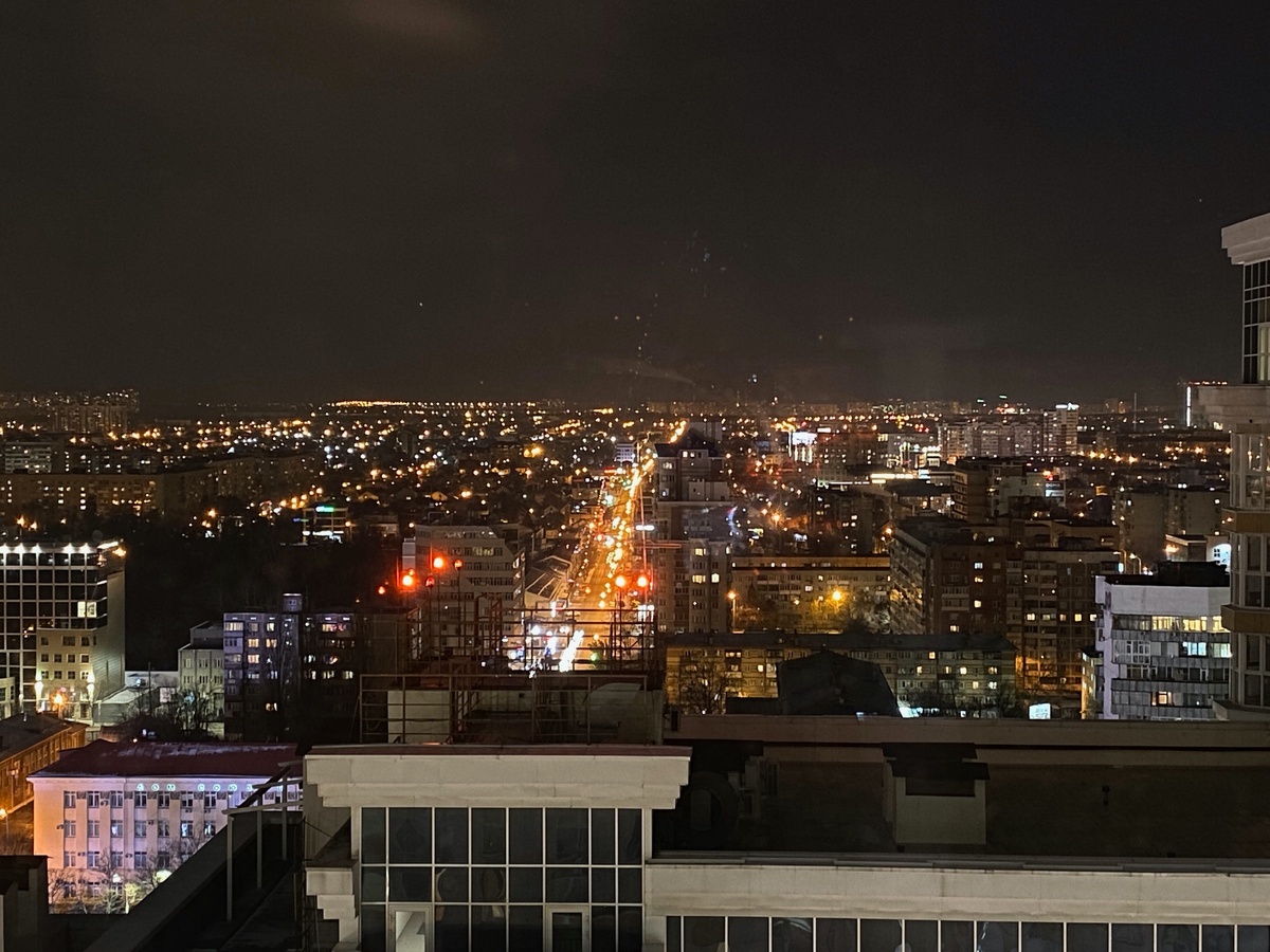 Вид из окна ЖК в центре Краснодара - идеальная и бесплатная обзорная площадка