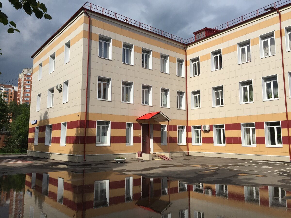 Поликлиника          ( фото с сайта  поликлиники)
