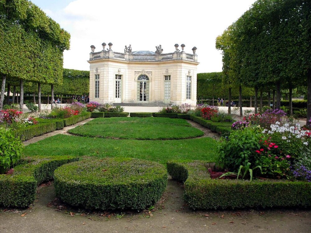 Трианон версаль. Малый Трианон парк. Большой Трианон Версаль сад. Версаль малый Трианон сады. Габриэль малый Трианон ландшафтный ансамбль.