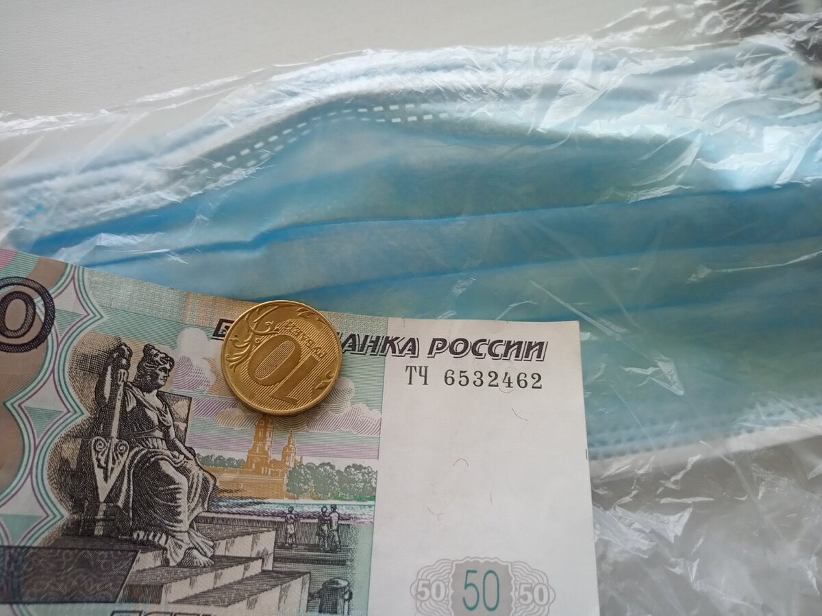 Обычно волонтеры защищены только одноразовыми масками и перчатками