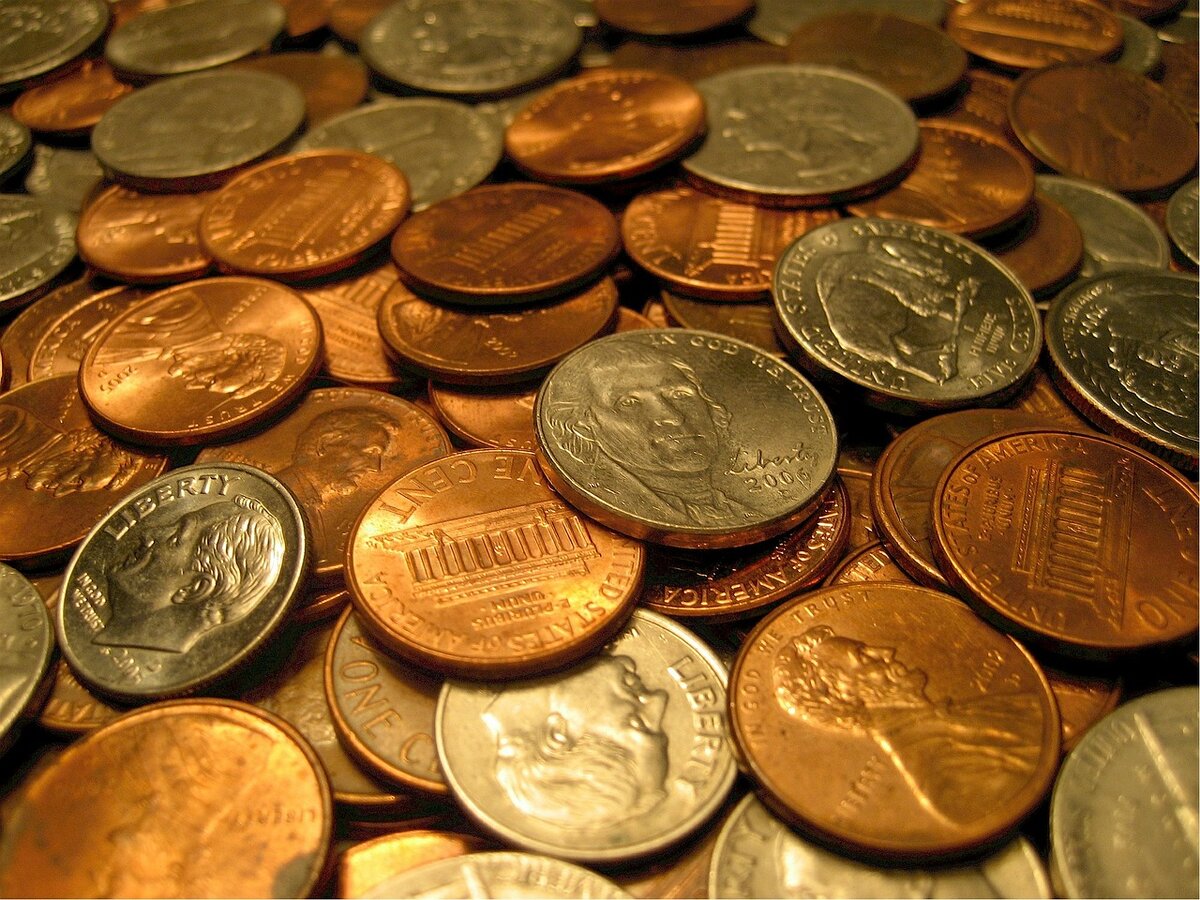 Деньги монеты. Металлические деньги. Металлические монеты. Куча монет. Монеты