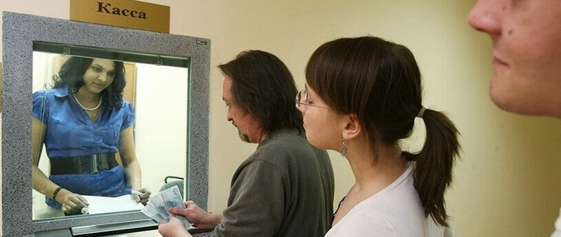  Одной из мер поддержки бизнеса в условиях пандемии COVID-19 является предоставление льготных кредитов на оплату труда сотрудников. Кто имеет право на такую помощь и как взять кредит на зарплату, разбирается Zaim.com.