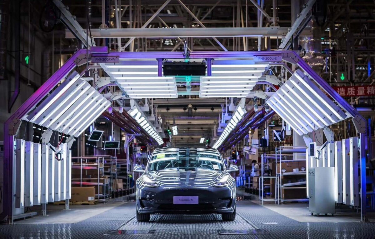 Tesla Model 3 на конвейере