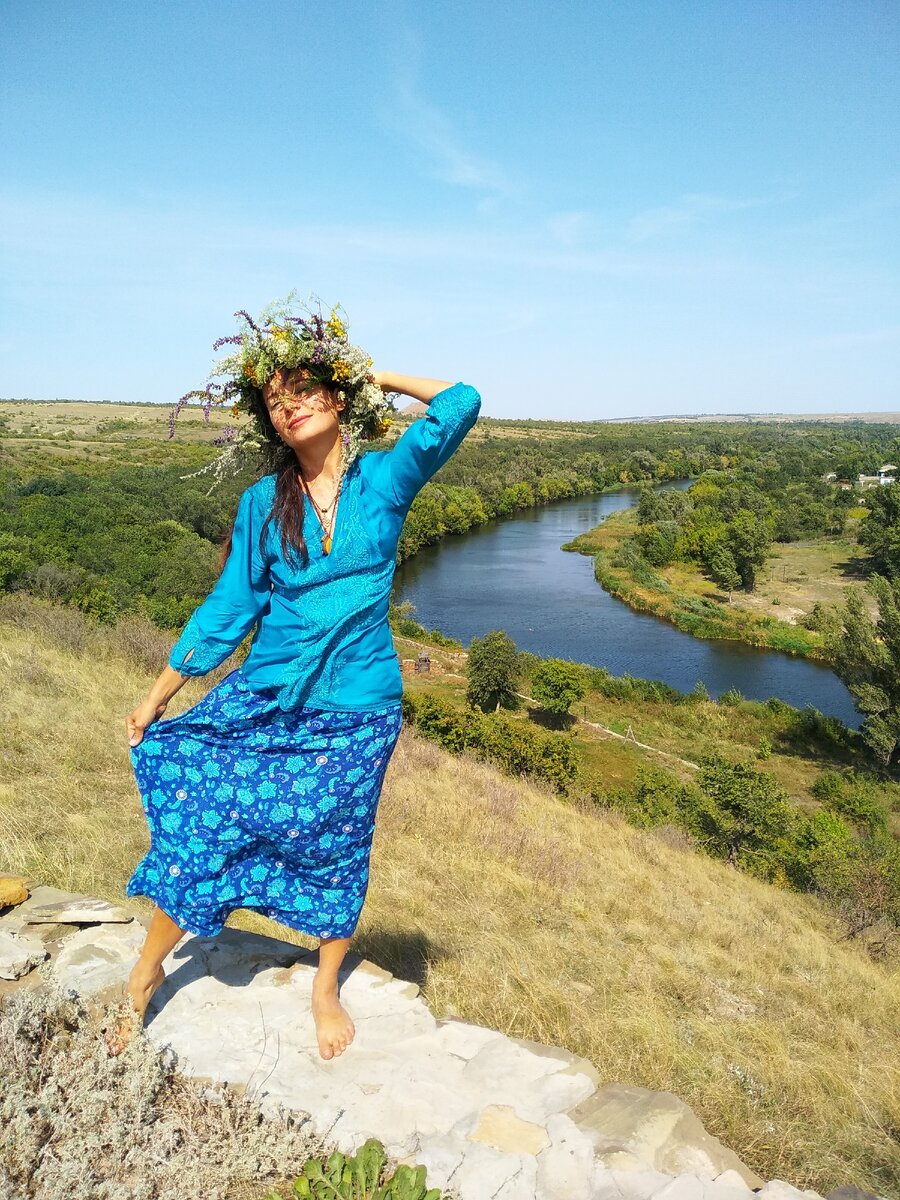 Река Калитва, справа виднеются дома хутора