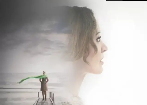 Мы ценим жизнь, когда стоим на грани, От страха, может, может от отчаянья,
Когда не важно кнут уж или пряник
И не успеть, порой, на покаяние.

Мы ценим жизнь, когда остались крохи,
Когда перевернул в одно мгновение,
Нет времени на слёзы, ахи, охи,
Надежды тоже нет на исцеление.

Мы ценим жизнь, когда готовим саван,
Бывает часто ценим с опозданием,
Всех тех, кто был всё время рядом с нами,
Но молча ждал из списка ожидания.

Мы ценим жизнь, когда не стало жизни,
Когда нет смысла ожидать спасения,
Мы видим, как природа живописна,
Но часто лишь в последние мгновения...
18.07.2020г Лука Ольга