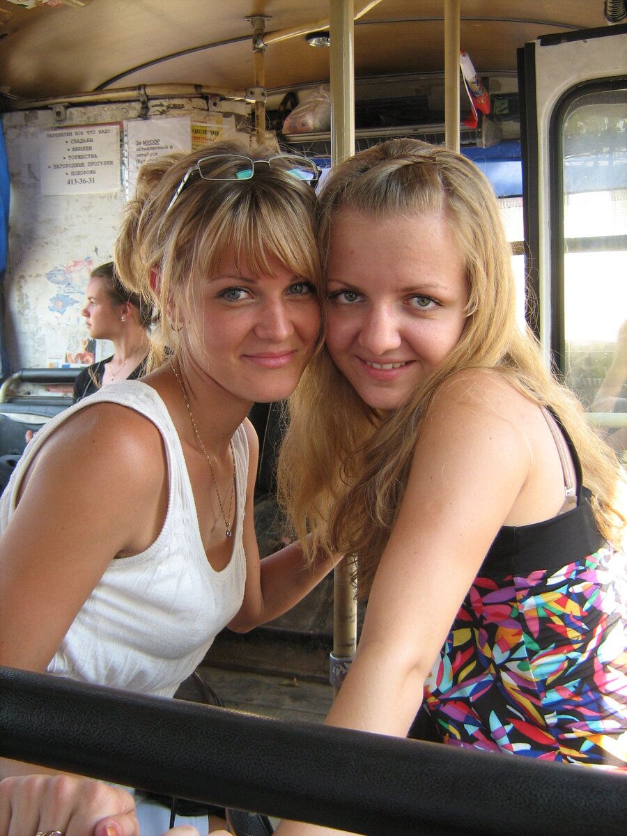 Девочки из экипажа.