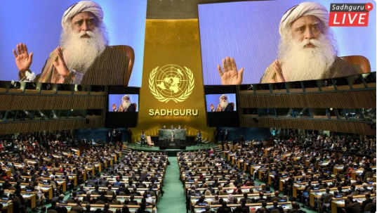 Джагги Васудев выступал в ведущих университетах мира, таких как Оксфордский, Стэндфордский, Гарвардский, Йельский. Читал лекции сотрудникам Google. Выступал на форуме в Давосе, во Всемирном банке, на конференциях TED.