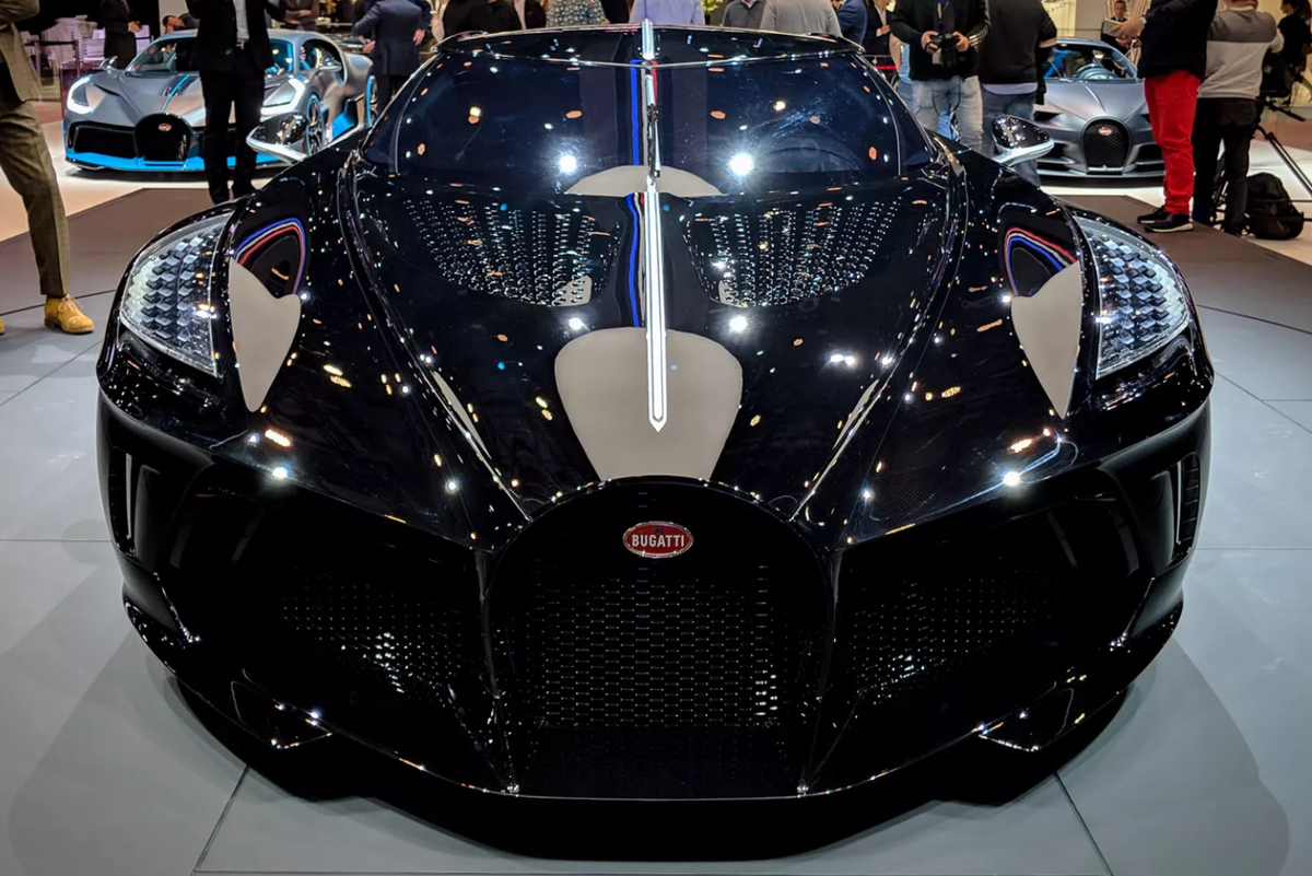 Машина Bugatti la voiture noire