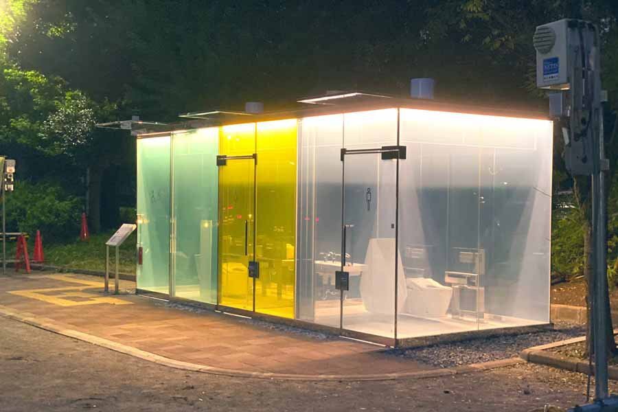 В Японии спроектировали прозрачный общественный туалет