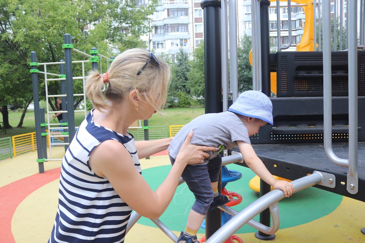 Осваиваем новый игровой комплекс на детской площадке, 2020 год