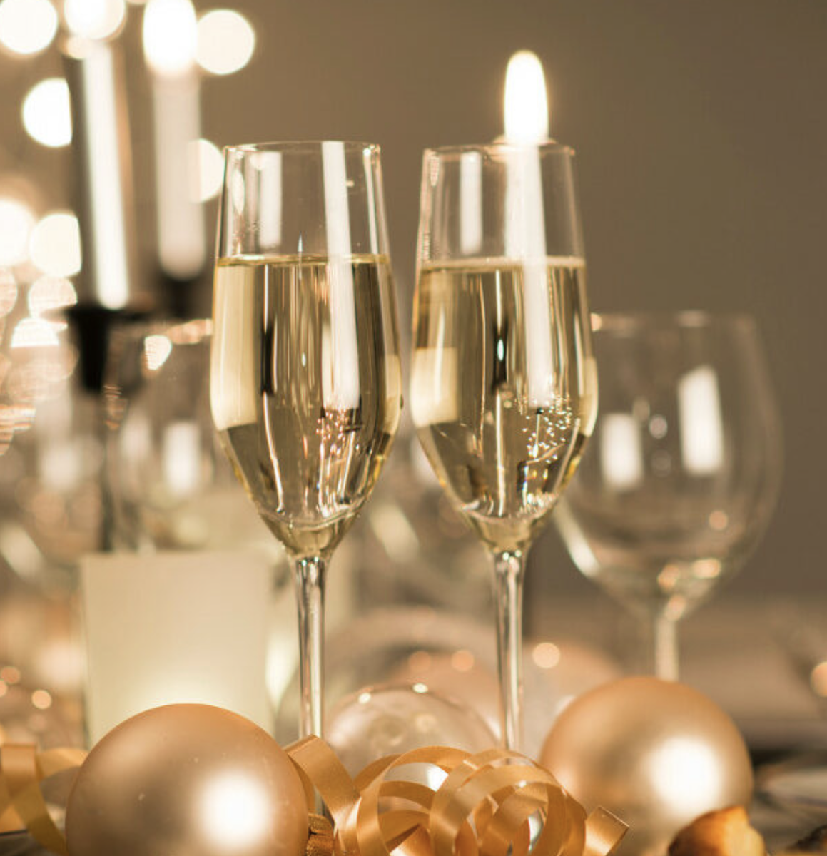 Хорошо известны новогодние желания типа «в этом году я буду заниматься спортом» или «я буду есть меньше что бы похудеть»! Но гораздо меньше известно о предновогодних суевериях, которые нужно соблюдать, чтобы привлечь удачу и счастье. Вот небольшой выбор тех, которые нужно любой ценой придерживаться.