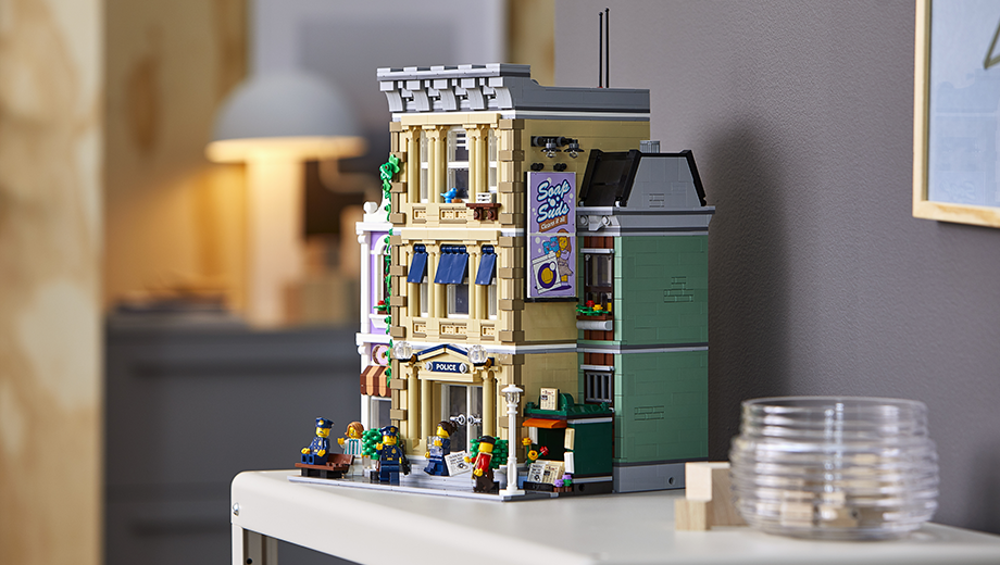 Creator 10278. Полицейский участок