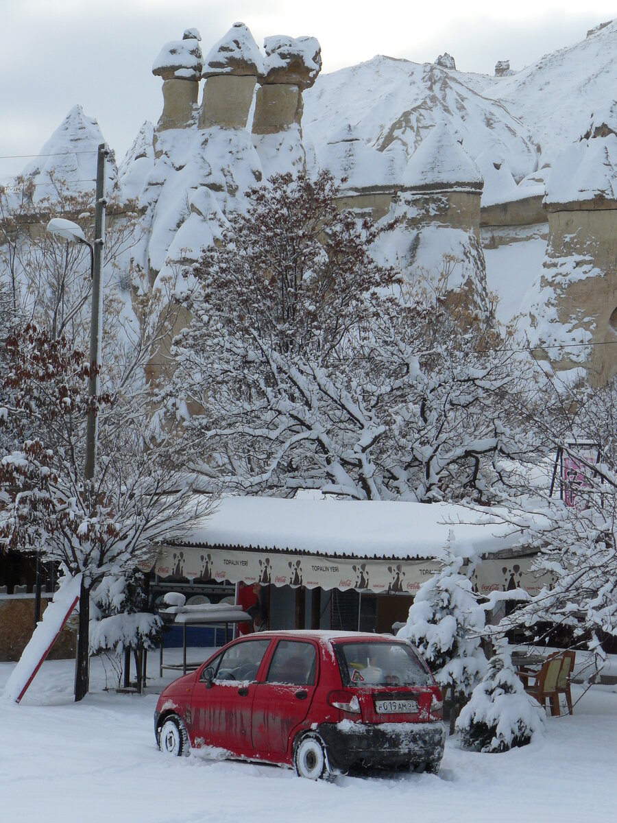 Наш малыш в одиночестве на стоянке, 15 см снега ну никак нас не напугают