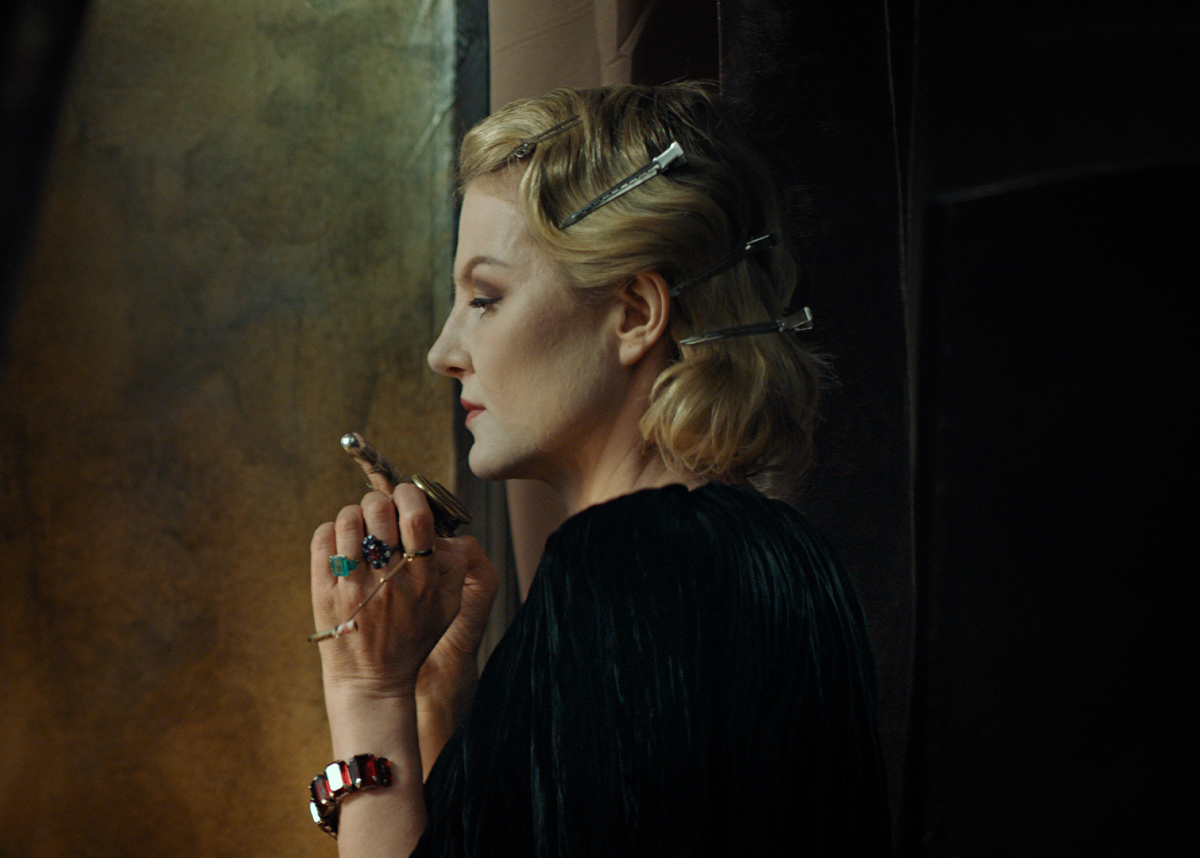 Рената Литвинова в фильме «Северный ветер»