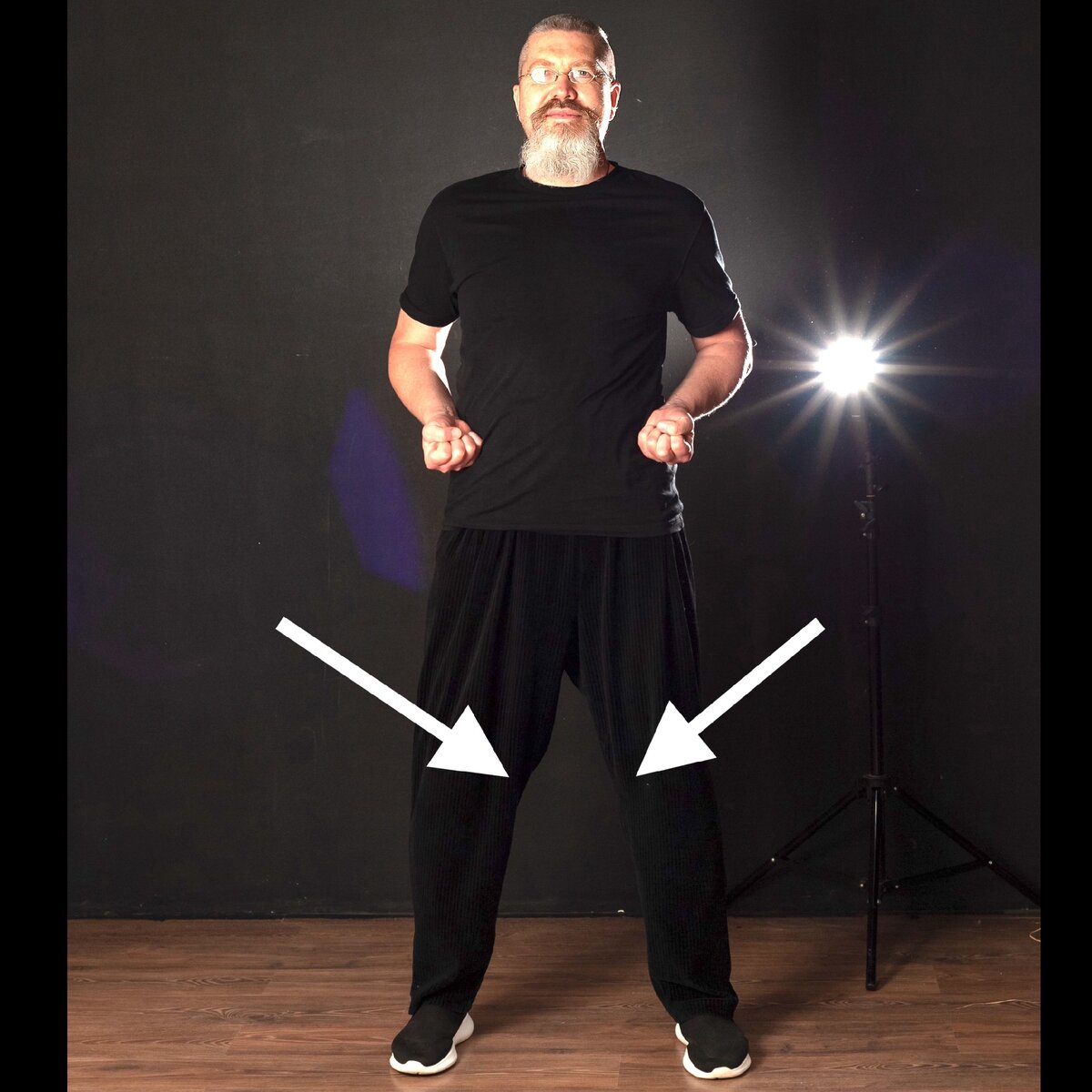 Стойка на ширине плеч и зоны слабых связок коленного сустава