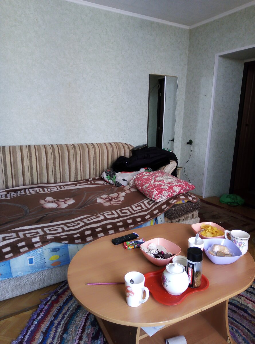 И даже к приходу хозяйки не убрала свои личные вещи из зоны видимости.