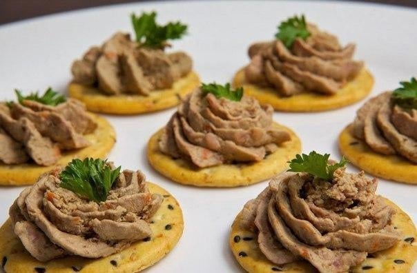 Πaштeт из куpинoй пeчeни.