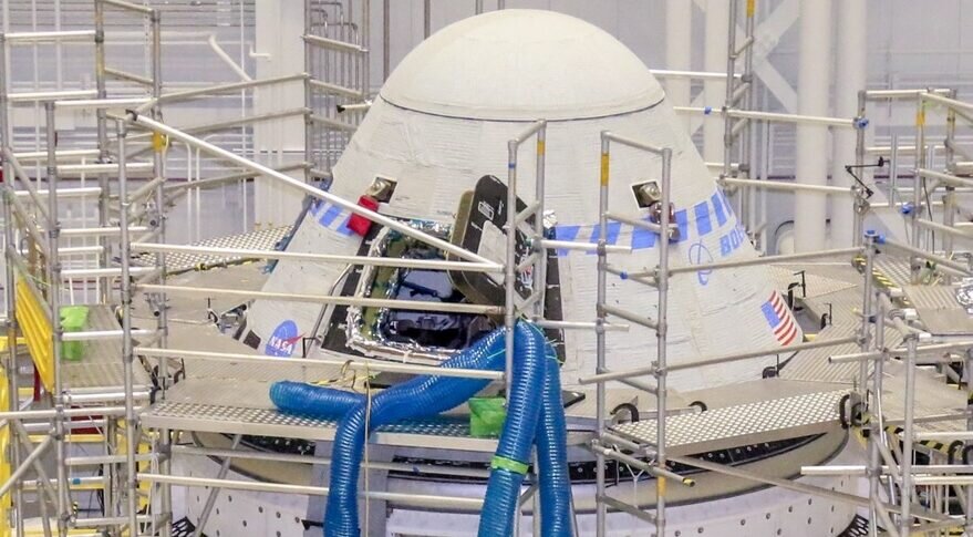 Космический корабль CST-100, который будет выполнять испытательный полет OFT-2 без экипажа, почти готов к запуску, запланированному на 30 июля. фото: Boeing