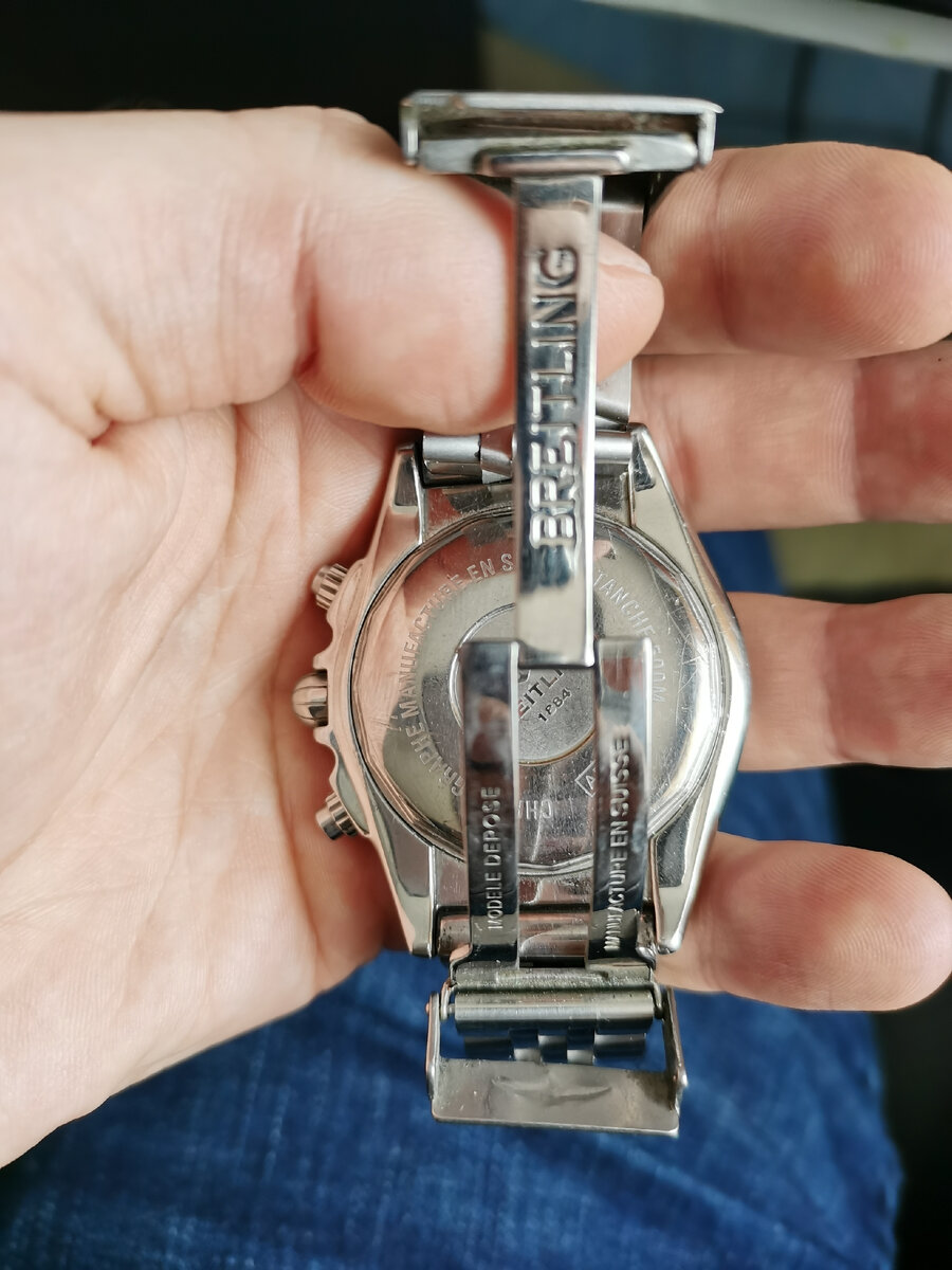 Фото часов автора. По словам продавца, такие копии производят в Европе. Класс копии А+. и я ему верю. Так как на том же алиэкспресс таких часов нет