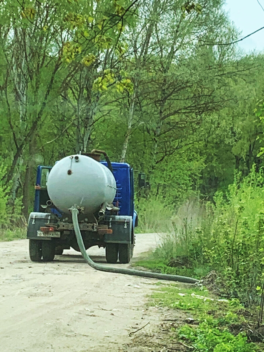 Куда на самом деле сливают воду ассенизаторы после откачки выгребных ям ...