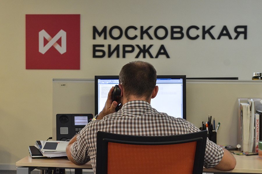 я выбираю акции примерно также, только вместо компьютера ноутбук, а вместо стула - мягкий удобный диван...