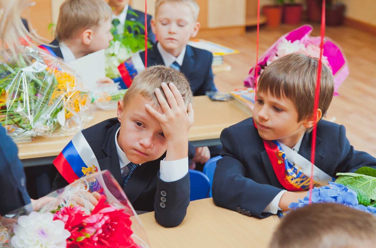 Школьники первый класс. Первоклашка. Ребенок первоклассник. Первый класс. Веселые первоклассники.