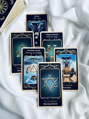 Расклад "Шёпот месяца" на колоде Таро "12 Лучей"